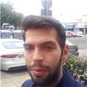 profesor con estudios en administración y dirección de empresa y una amplia experiencia en el sector privado, social y publico